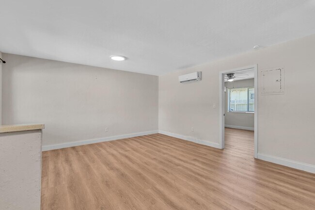 Building Photo - 800 Moffett St