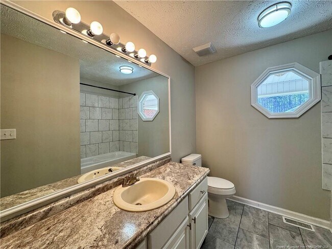 Building Photo - 204 Fair Oaks Dr
