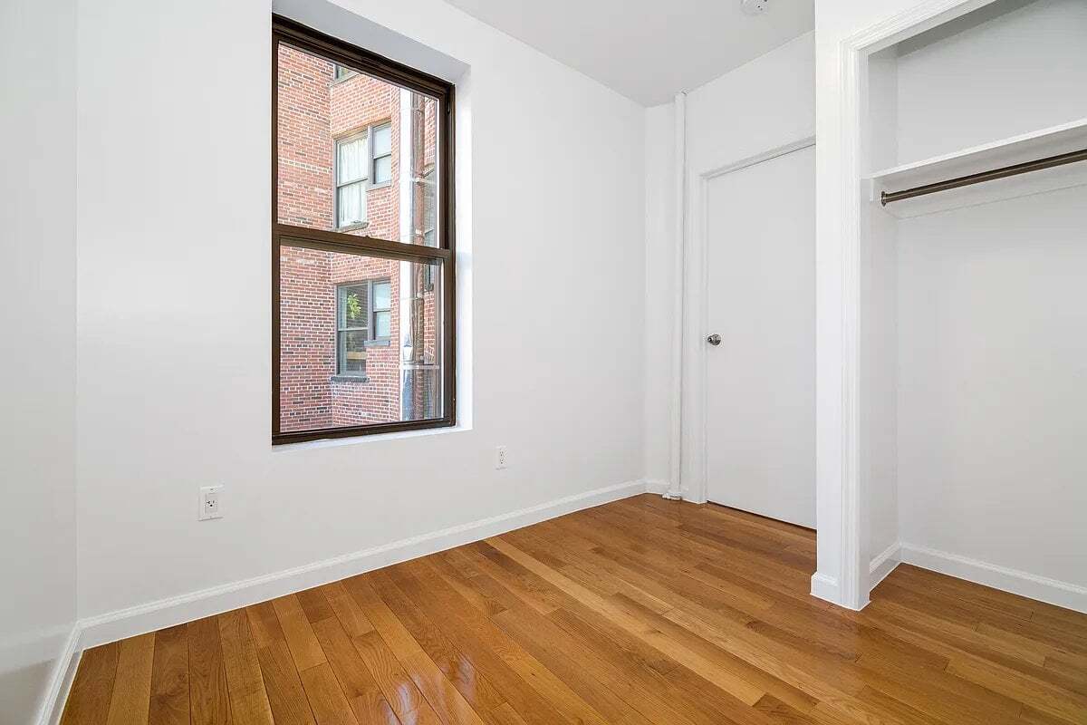Building Photo - 117 Perry St
