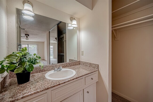 Building Photo - 10607 Silkwood Dr