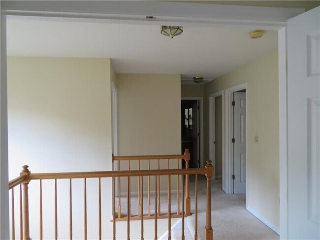 Building Photo - 204 Quail Ct