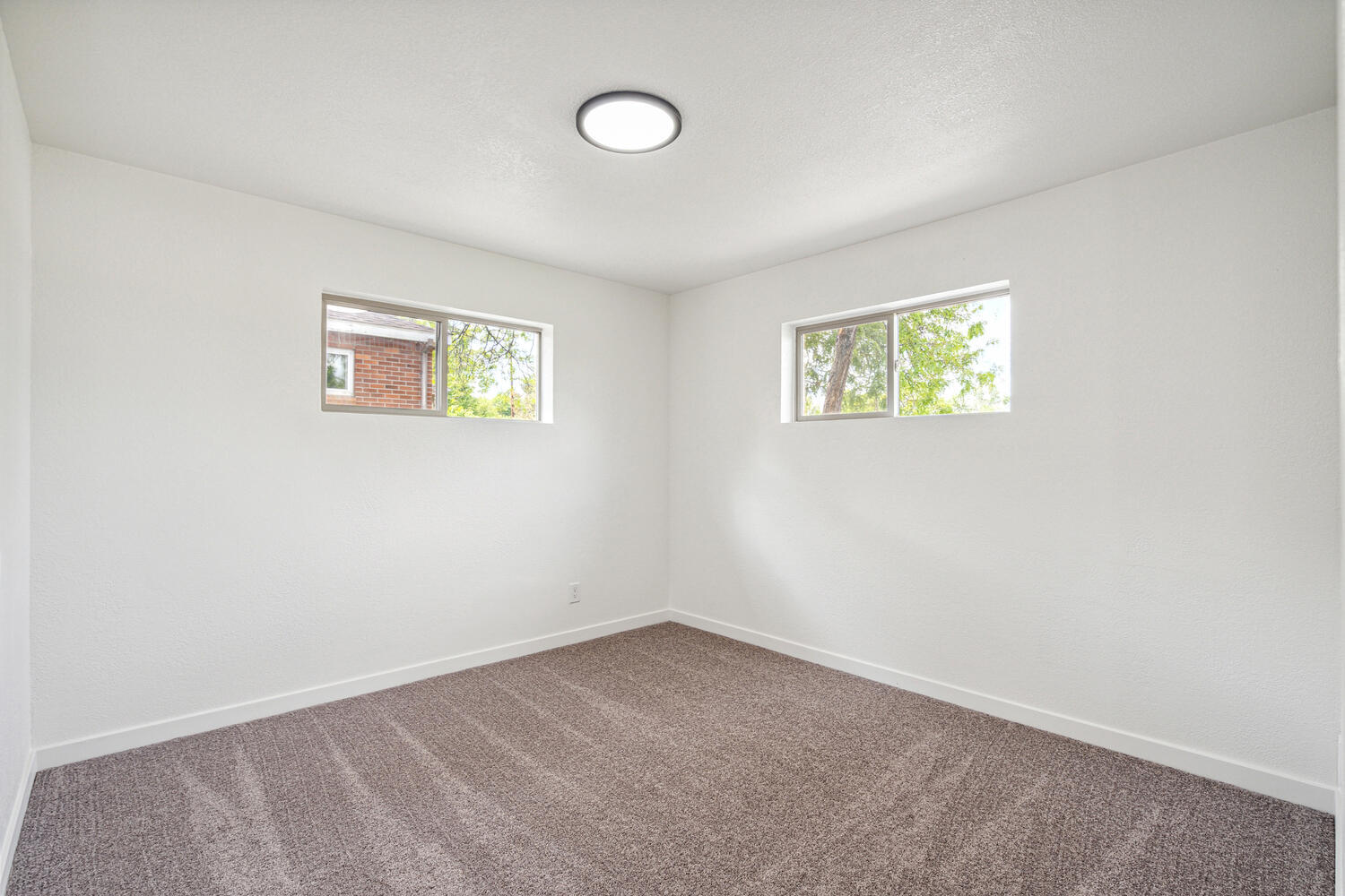 Building Photo - 1330 Oak Pl