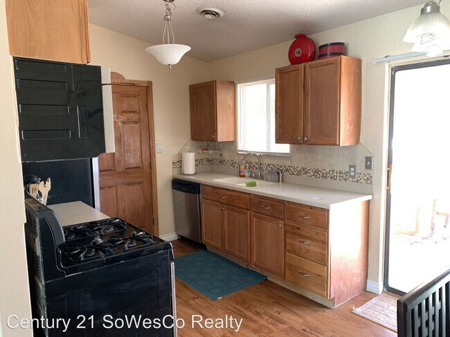 Building Photo - 3 br, 2 bath House - 2712 N. Fairview Ave