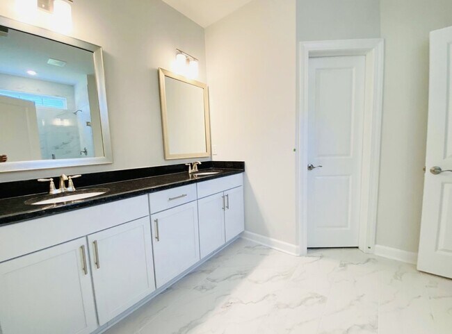 Building Photo - Lovely Three Bedroom Home Located in Lawto...