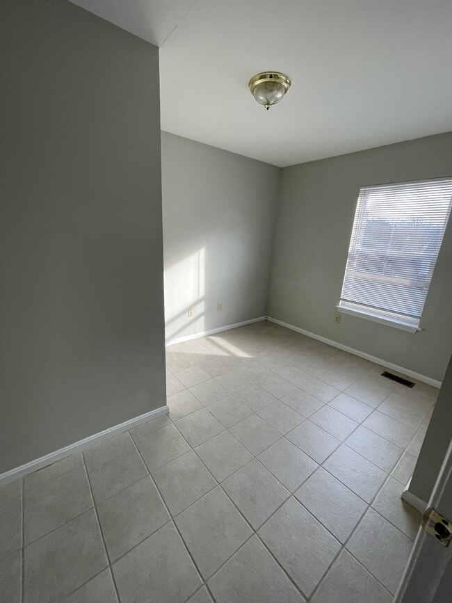 Building Photo - 1500 Iris Dr