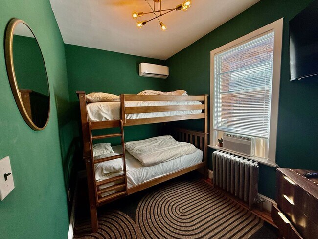 Building Photo - SPACIOUS & MODERN 3 BED/2.5 BA HOUSE w/ AC-Inlaid HARDWOOD Flooring-WASHER/DRYER & Rear PATIO in ...