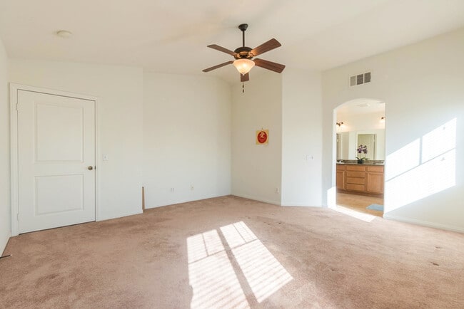 Building Photo - SIngle Family House for Rent in a quiet co...