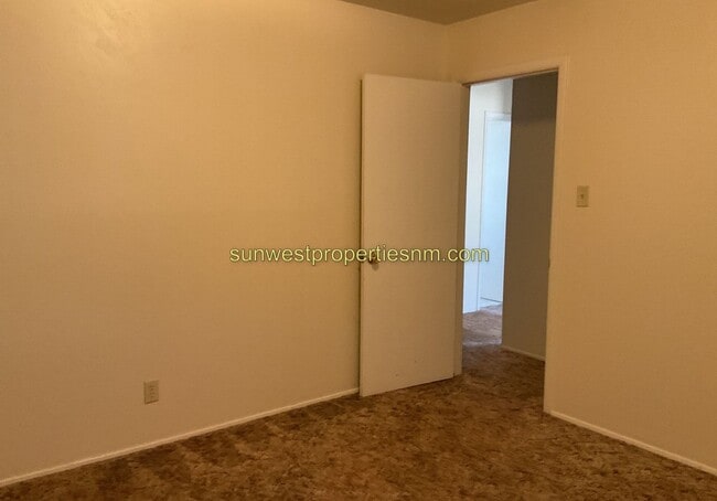 Building Photo - 2 Bedroom, 1 Bath