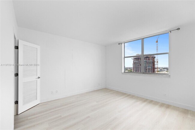 Building Photo - 401 69th St