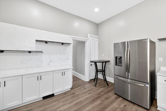 Building Photo - 517 Armandale St