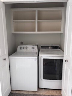 Building Photo - 2210 Mid Ln