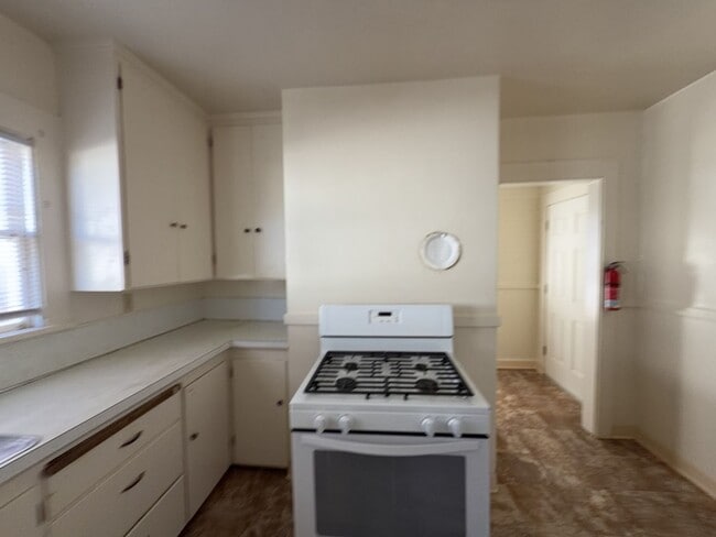 Building Photo - Pet-friendly home with a detached garage!
