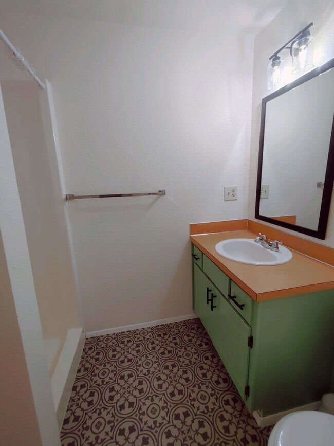 Building Photo - 3 bed 2 bath townhouse in Winslow Park!