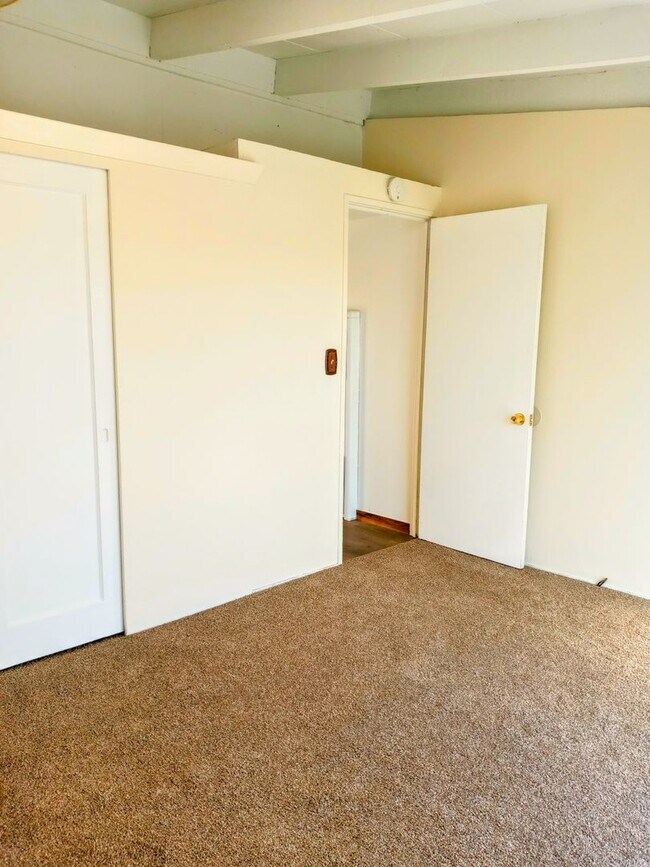 Building Photo - Refurbished 3bd Single Story House With Carport & Large Yards