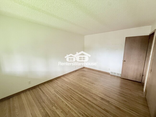 Building Photo - 3813 W 60th St
