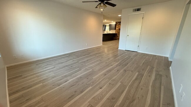 Building Photo - Beautiful Updated Kitchen ,  Large Backyar...