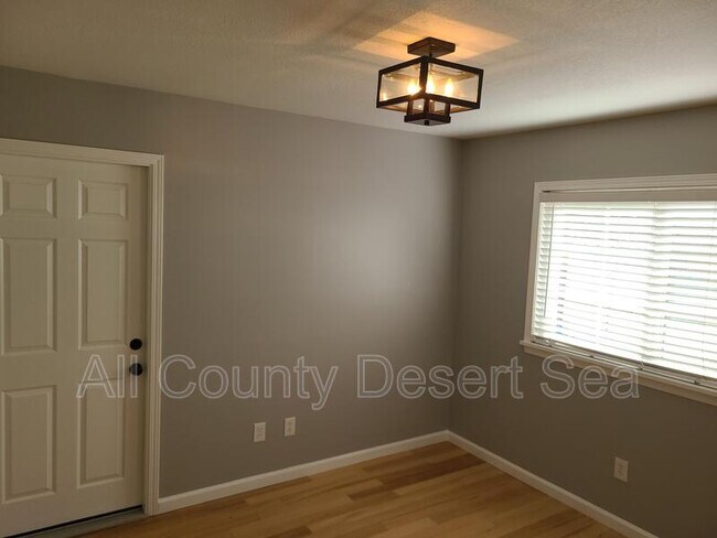 Building Photo - 17821 San Leandro Ln