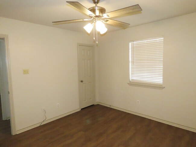 Building Photo - Whitehouse ISD! Beautifully Updated 3 Bedr...