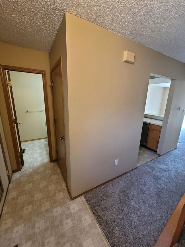 Building Photo - Great Townhome in a Gated Community