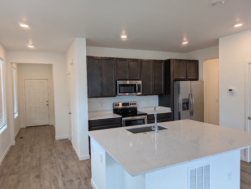 Building Photo - 9050 Hills Dr