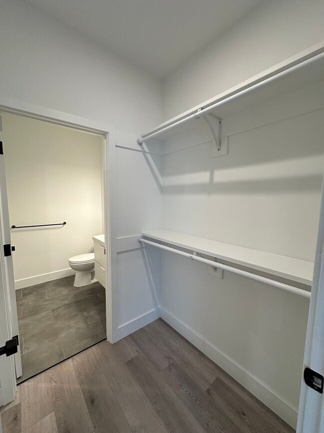 Building Photo - 3 bedroom 3 bath Newer construction home offers perfectly blends comfort, style, and convenience!