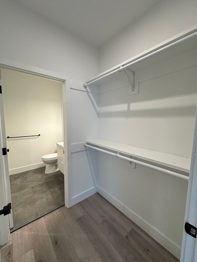 Building Photo - Recently Constructed, Modern 3 Bed / 3 Bath Bi Level Apartment Near Temple — Private Rooftop + Ba...