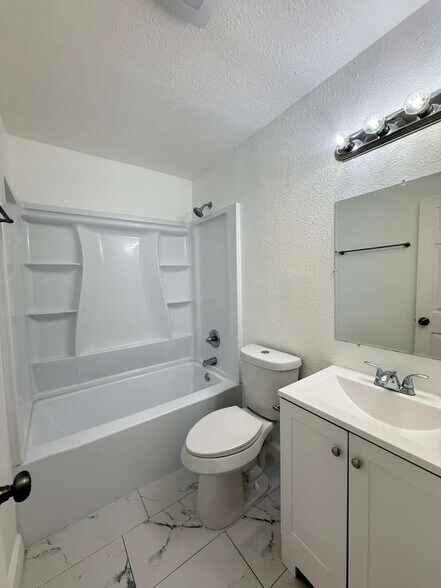 Building Photo - 6206 Hopes Ferry St