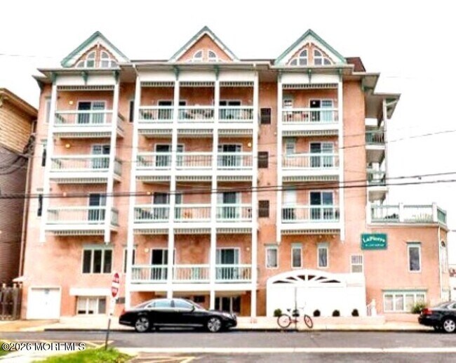 Building Photo - 16 Lake Ave