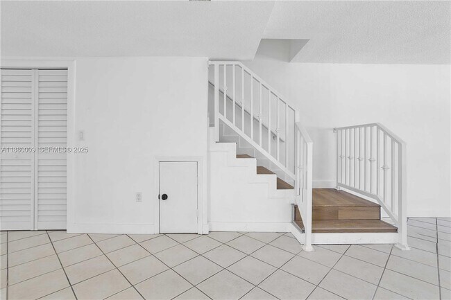 Building Photo - 3524 NW 4th Terrace