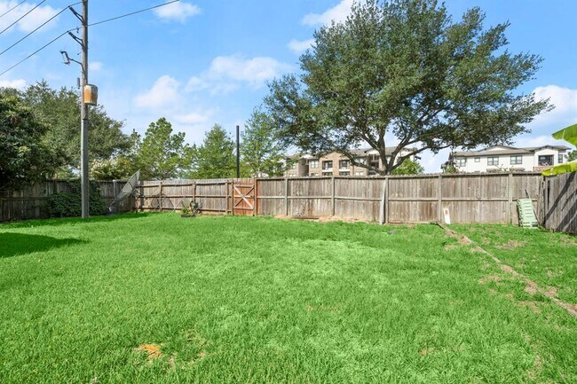 Building Photo - 6615 Broken Stone