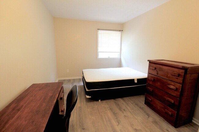 Building Photo - 1216 Mountain View Dr