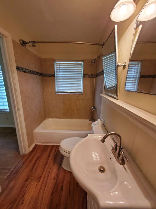 Building Photo - "Charming Cresson Retreat: Cozy 2-Bed Home...