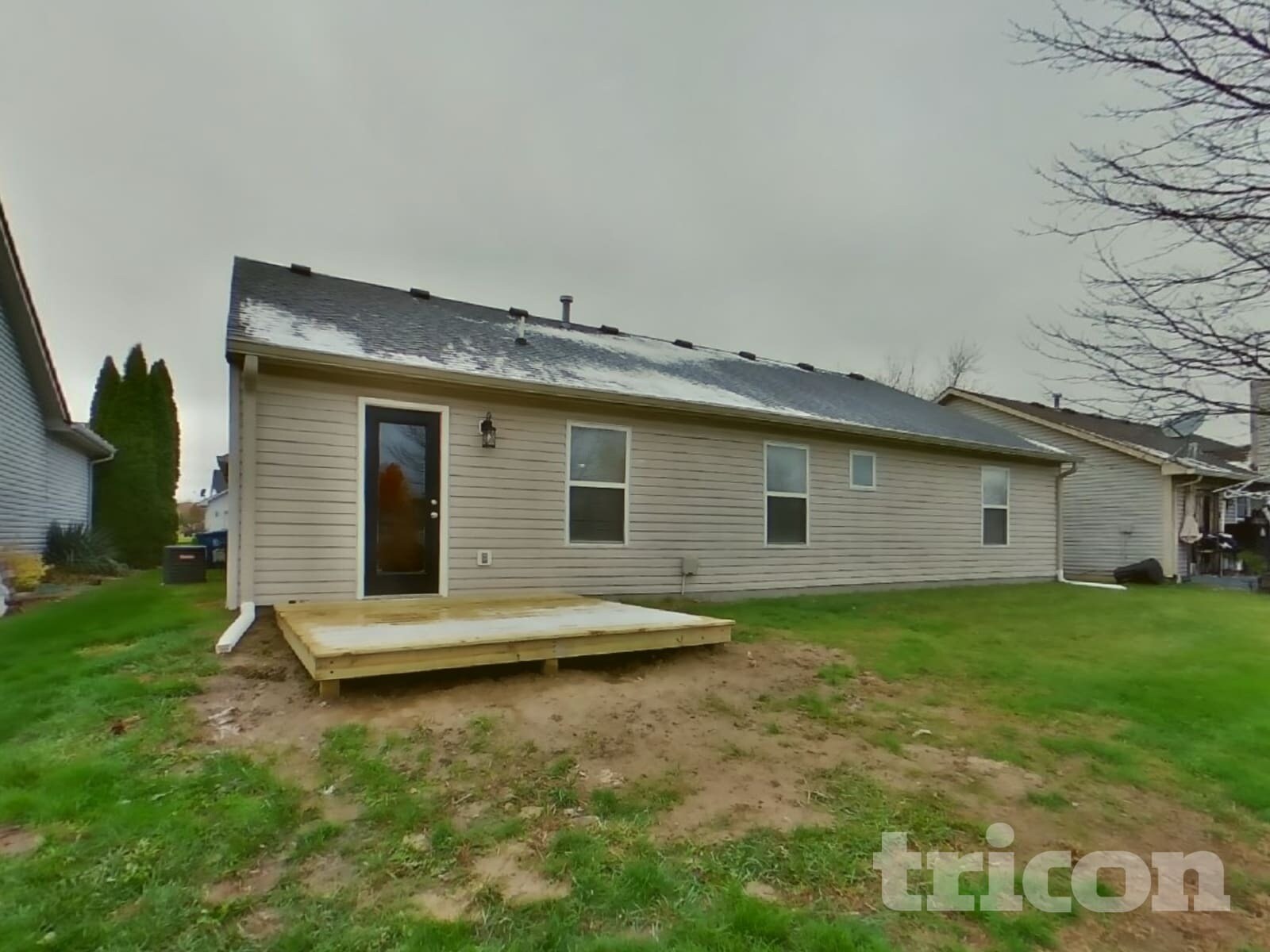 Building Photo - 703 Sweet Creek Dr