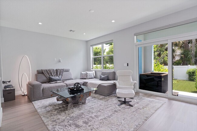 Building Photo - Frederick Isles Townhomes - Delray Beach