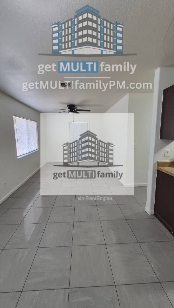 Building Photo - 3006 E Granada Rd