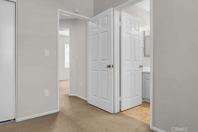 Building Photo - 210 Timberwood