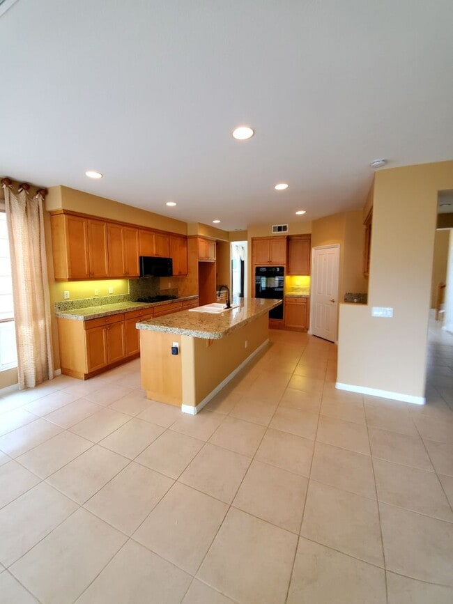 Building Photo - GORGEOUS Executive Home. OFFICE /LOFT/ GRE...