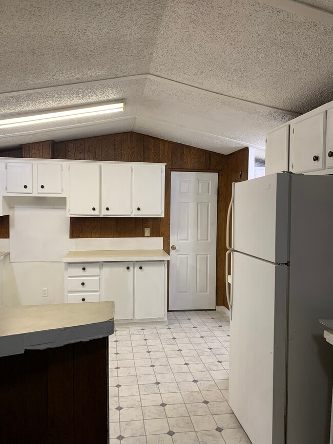 Building Photo - 702 Carlton Dr