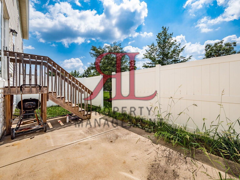 Building Photo - 8199 Deering Oaks Dr