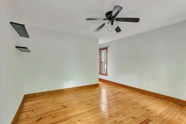 Building Photo - 3 Bedroom Cape in Brandermill!