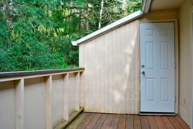 Building Photo - 3648 SW Beaverton Hillsdale Hwy