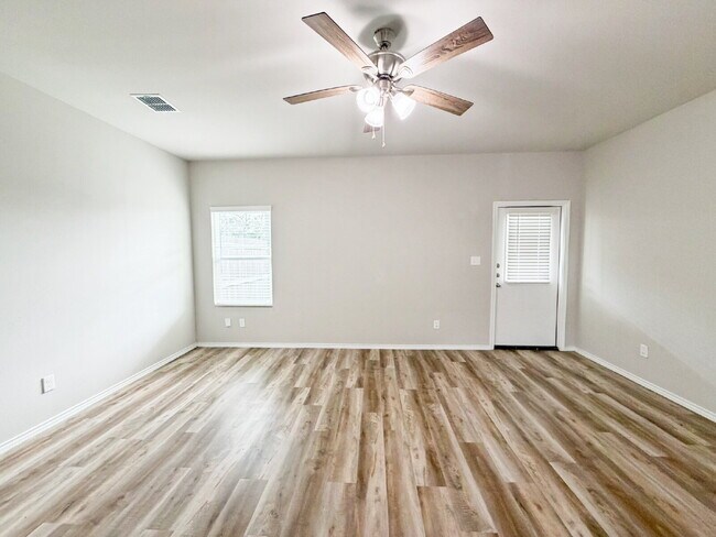 Building Photo - 127 Damon Dv