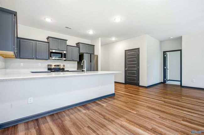 Building Photo - 292 Tercel Dr