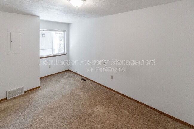Building Photo - 1605 E 33rd Ave