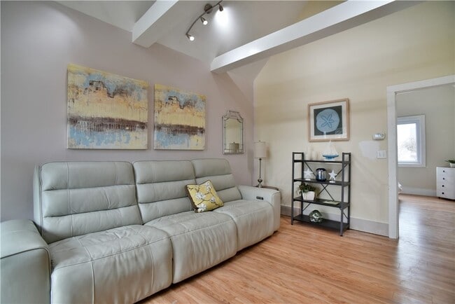 Building Photo - 2331 Edgemere Dr