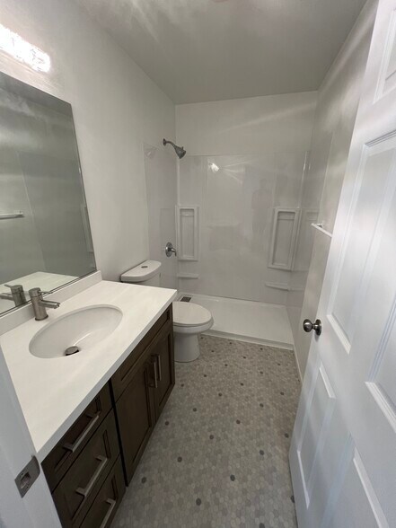 Building Photo - 5621 Fauntleroy Way SW