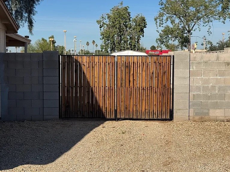 Building Photo - 3142 W Cactus Rd