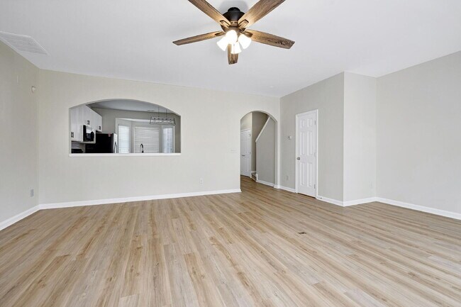 Building Photo - 812 Walnut Woods Dr