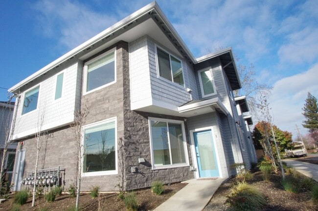 Building Photo - APPS ON US! Modern & Sleek One-Bedroom Tow...