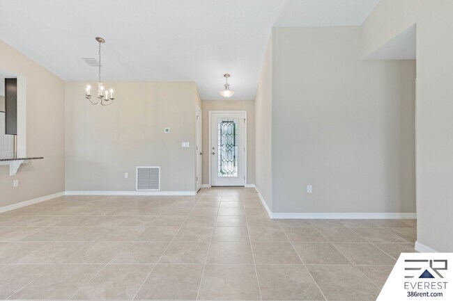 Building Photo - FULLY FENCED 3/2/2 IN DESIRABLE QUAIL HOLLOW